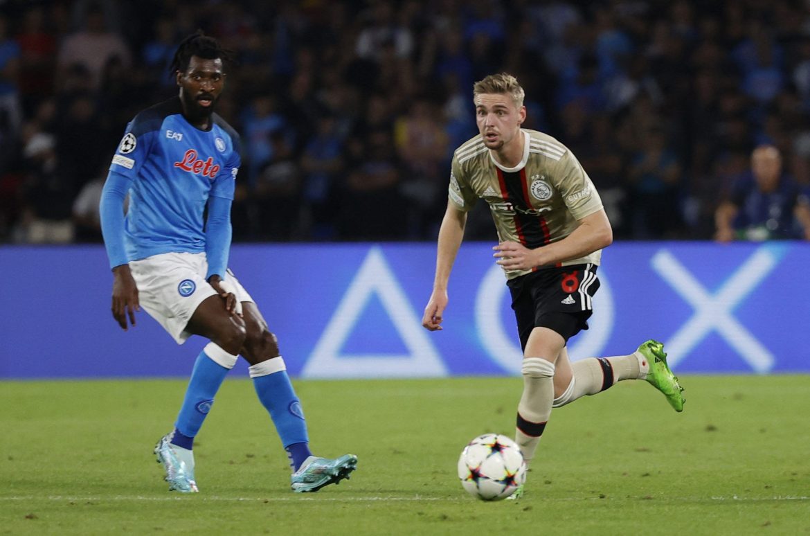 Man United plotting move for Kenneth Taylor
